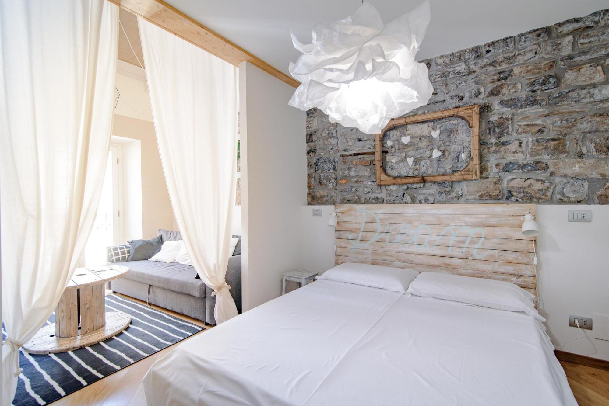 Gem Of The Lake - Luxury Apartment Como Old Town Exteriör bild