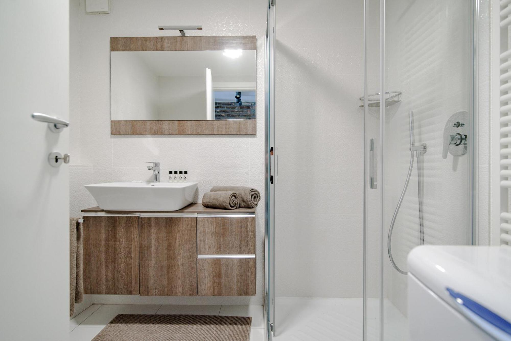 Gem Of The Lake - Luxury Apartment Como Old Town Exteriör bild