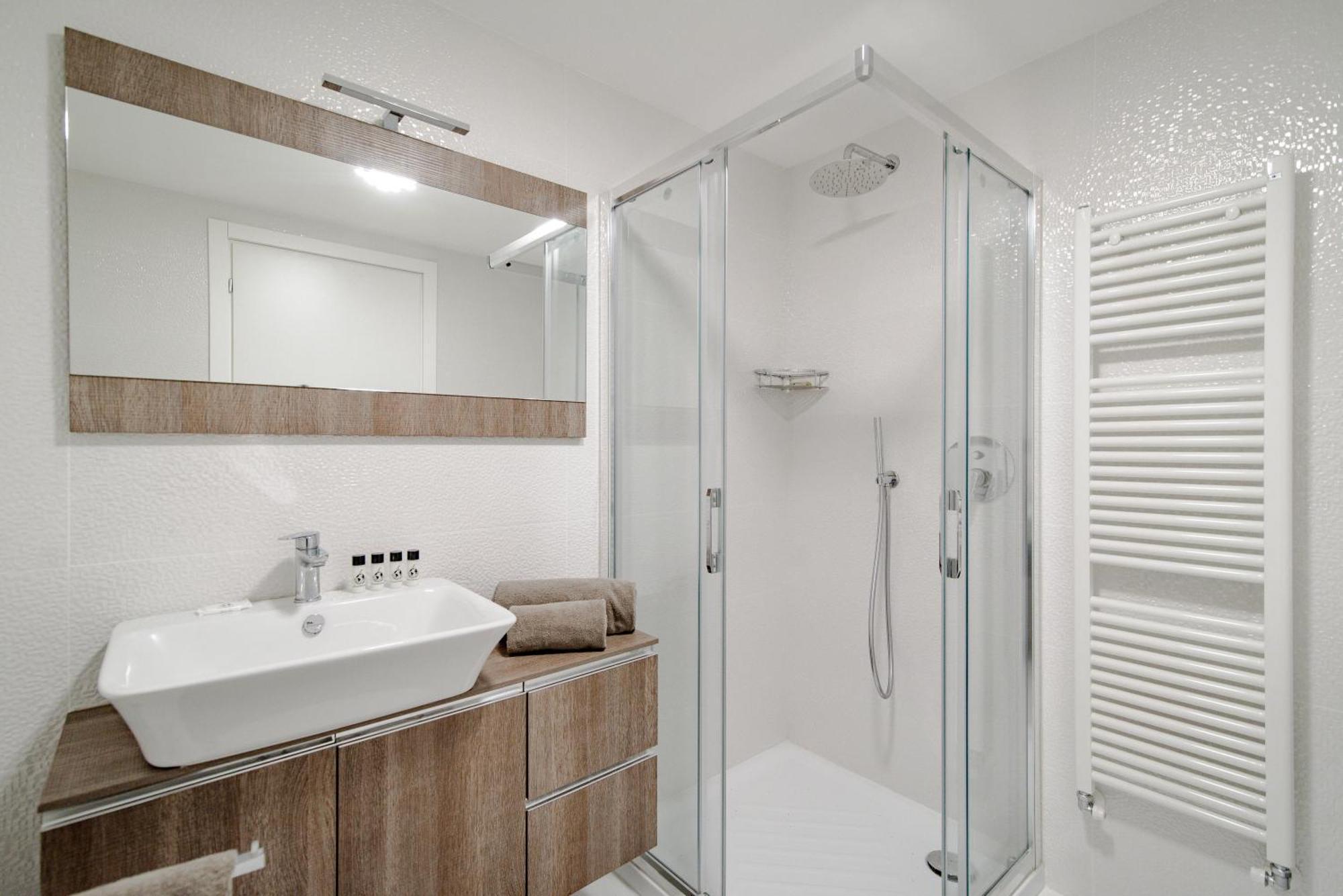 Gem Of The Lake - Luxury Apartment Como Old Town Exteriör bild